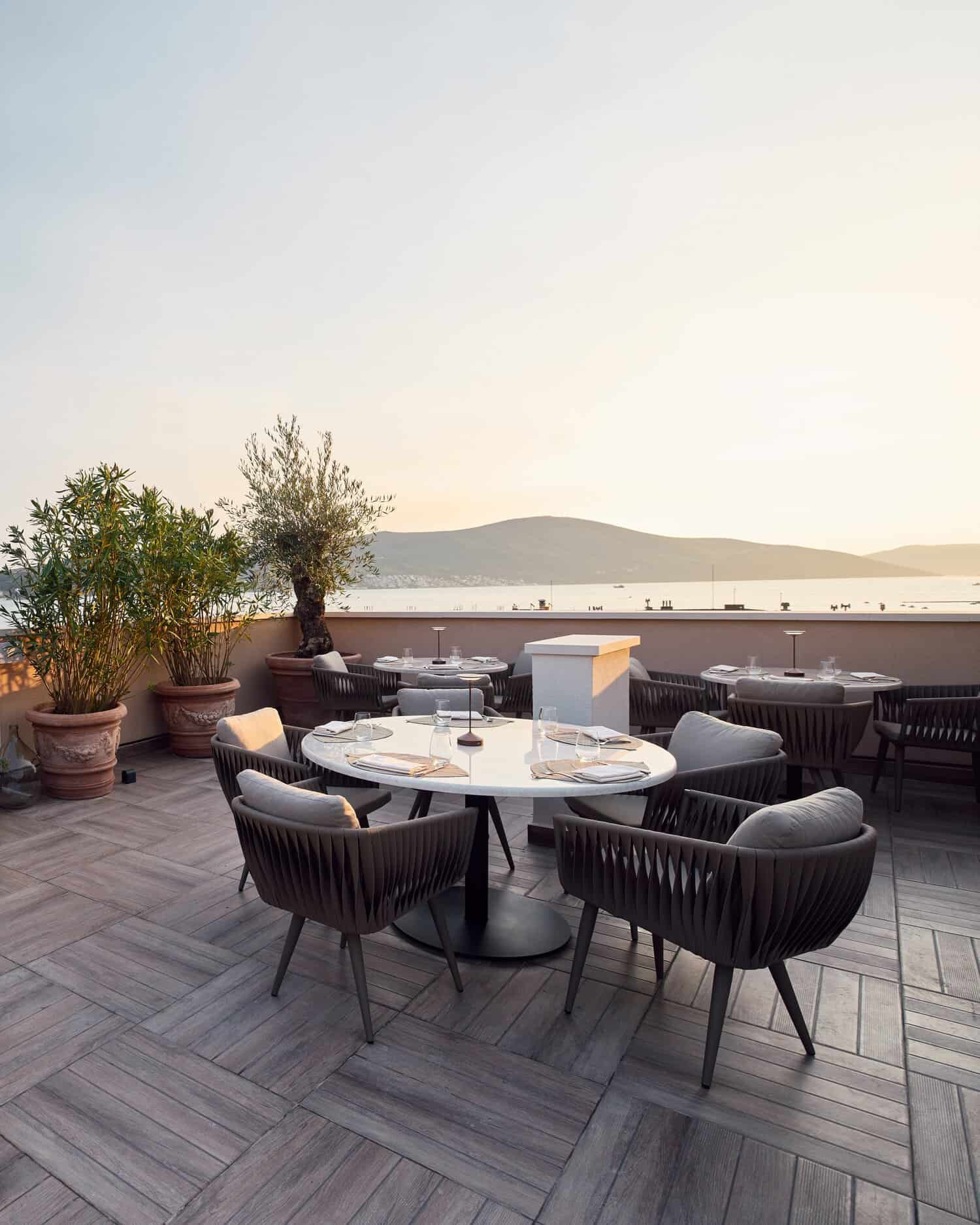 The rooftop bar & lounge with 360 views of the horizon 